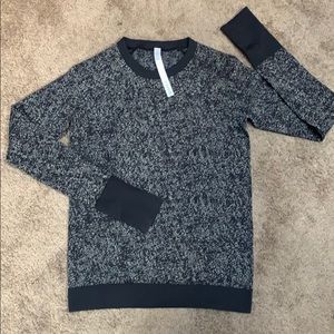 Lululemon size 8 Thermal top w thumbholes